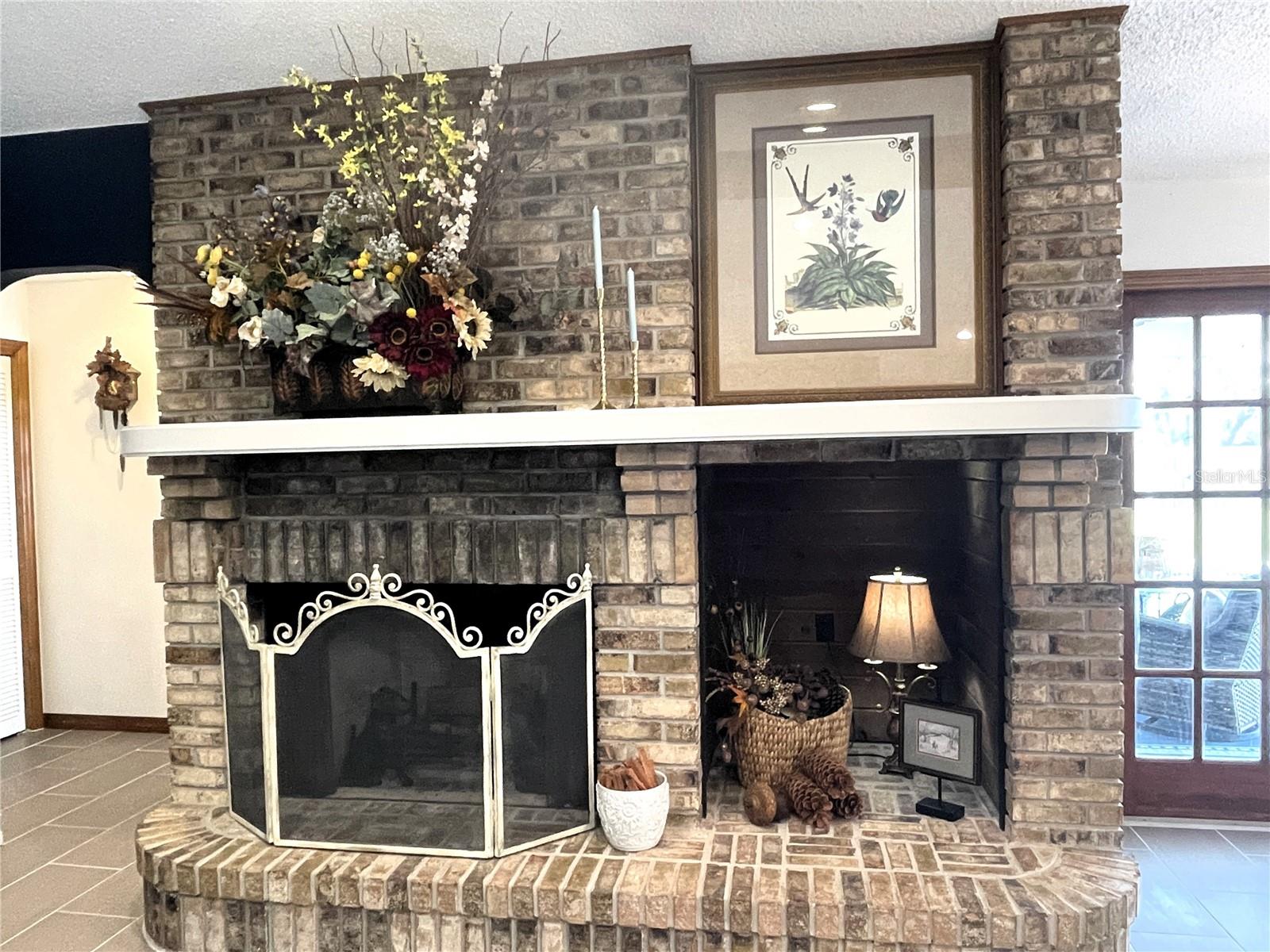 Listing photo id 6 for 301 Silas Court