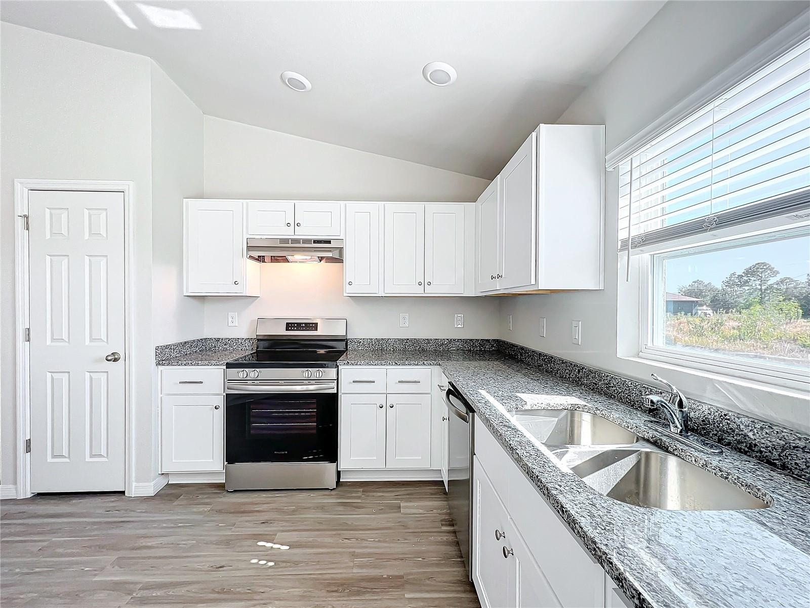 Image 10 of 24 For 3413 20th Street W