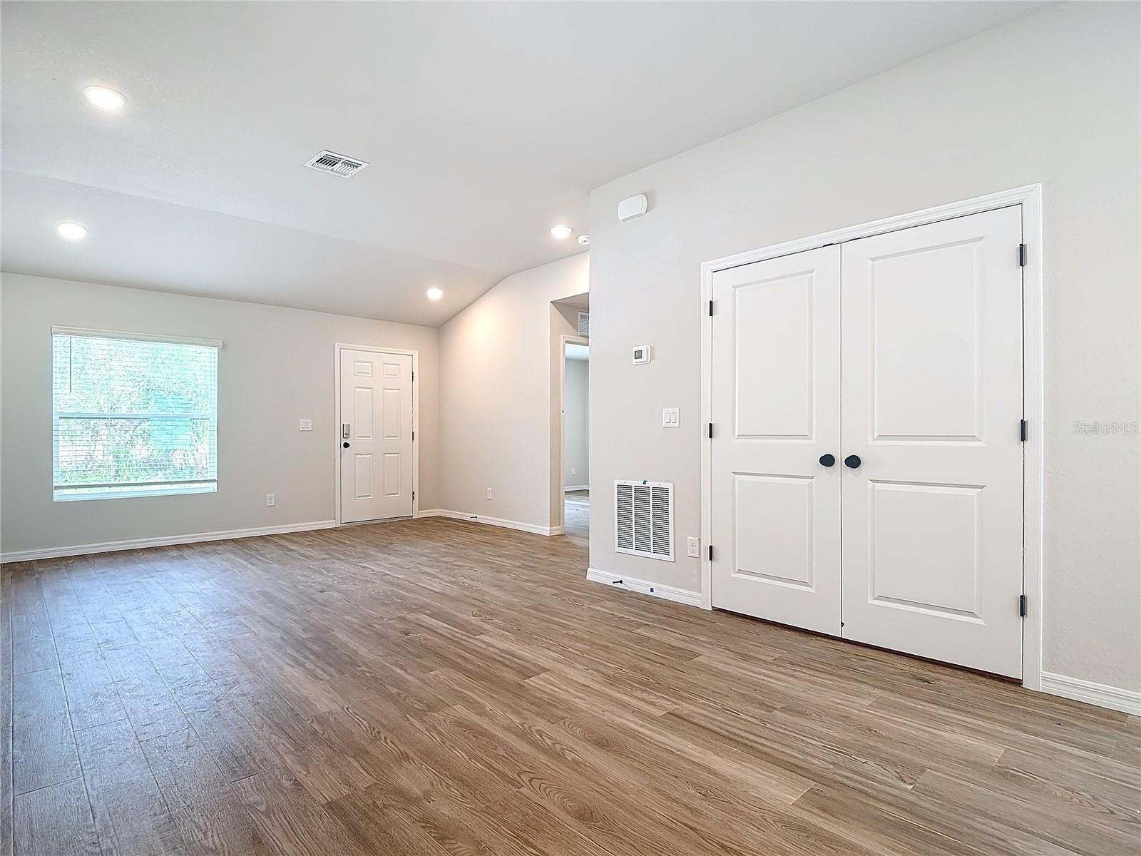 Image 3 of 20 For 6349 Spinnaker Boulevard