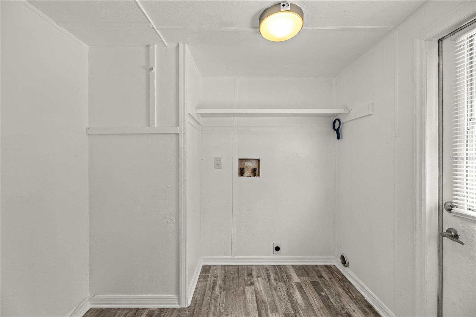 Image 11 of 26 For 12380 130 Avenue
