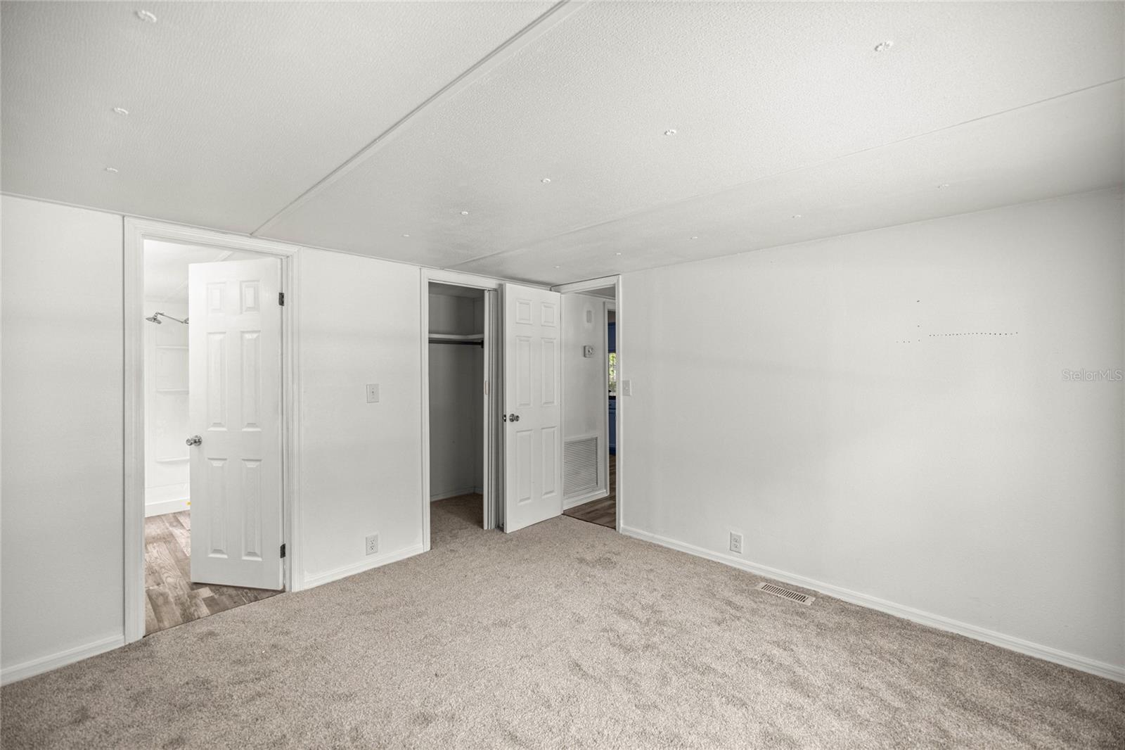 Image 13 of 26 For 12380 130 Avenue