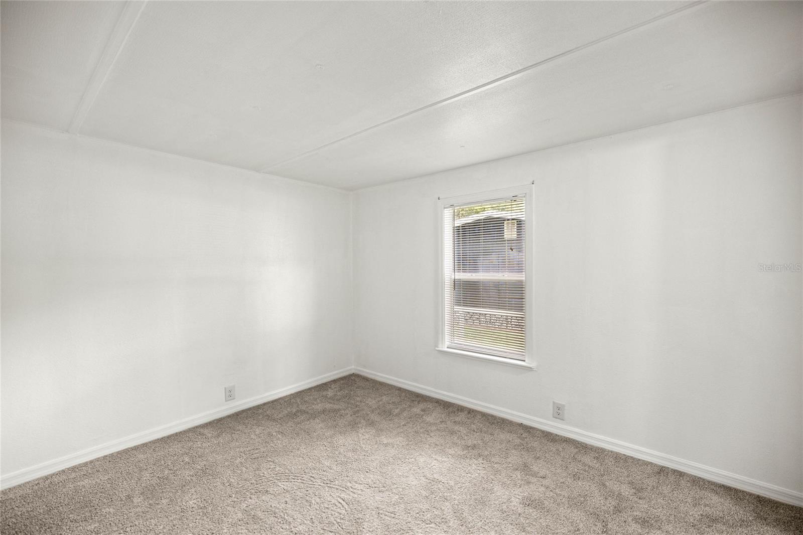 Image 16 of 26 For 12380 130 Avenue