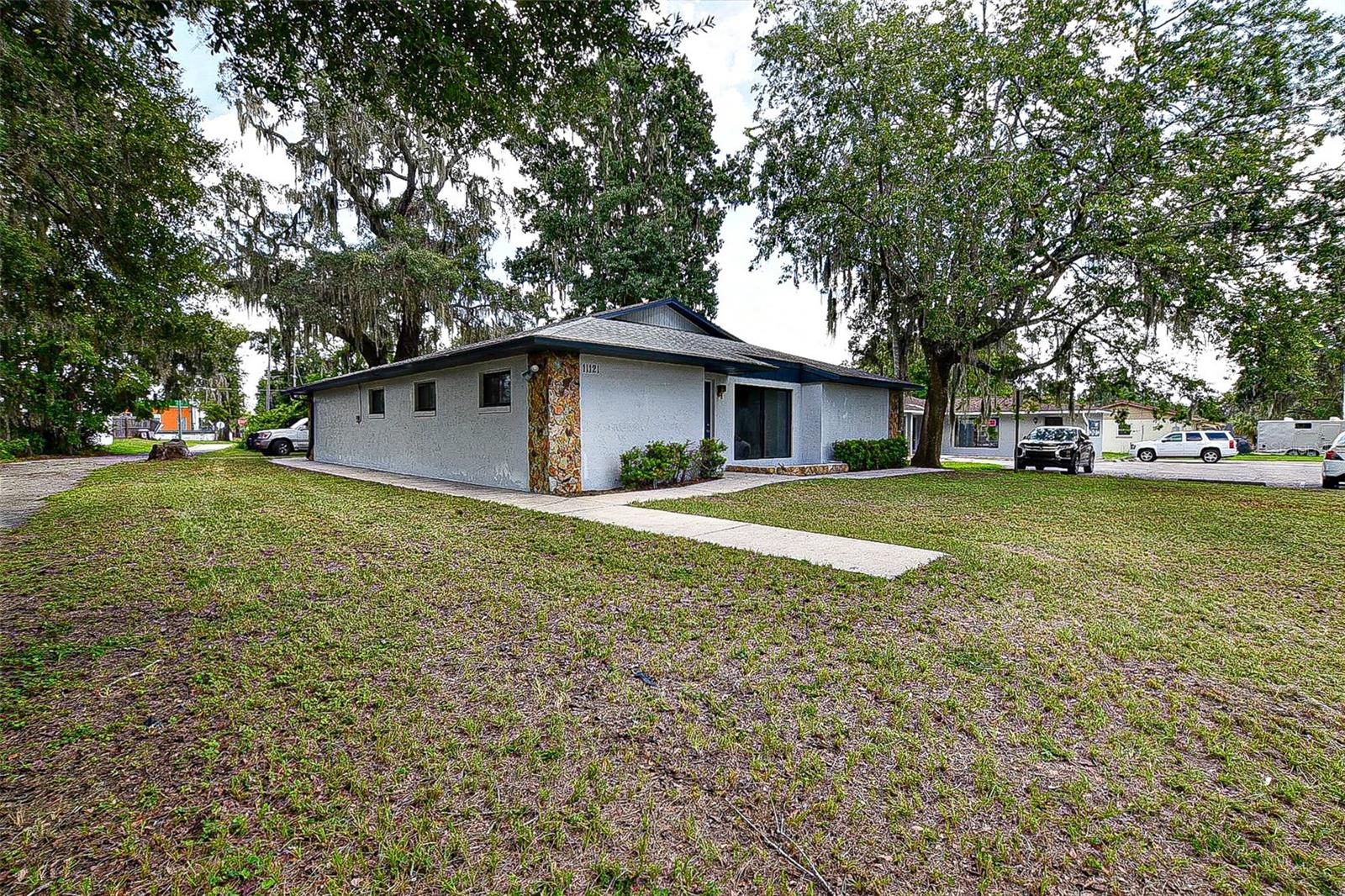Image 11 of 51 For 11121 53rd Court