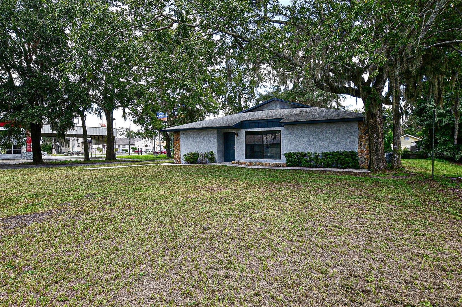 Image 12 of 51 For 11121 53rd Court