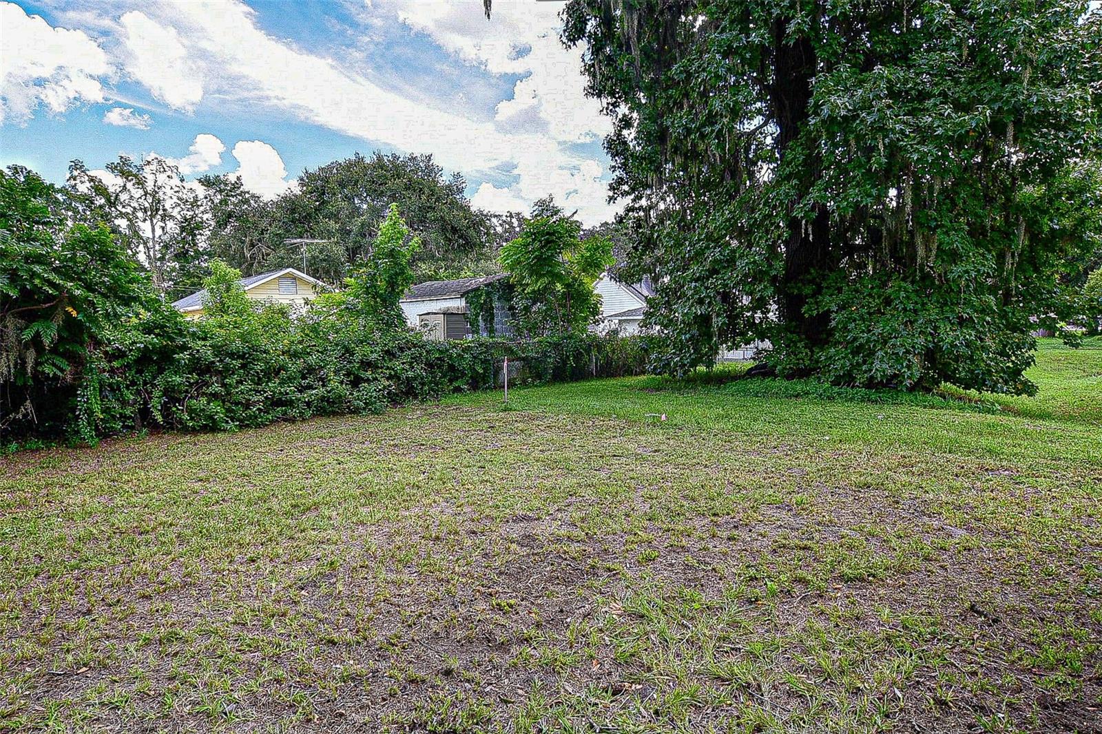 Image 13 of 51 For 11121 53rd Court