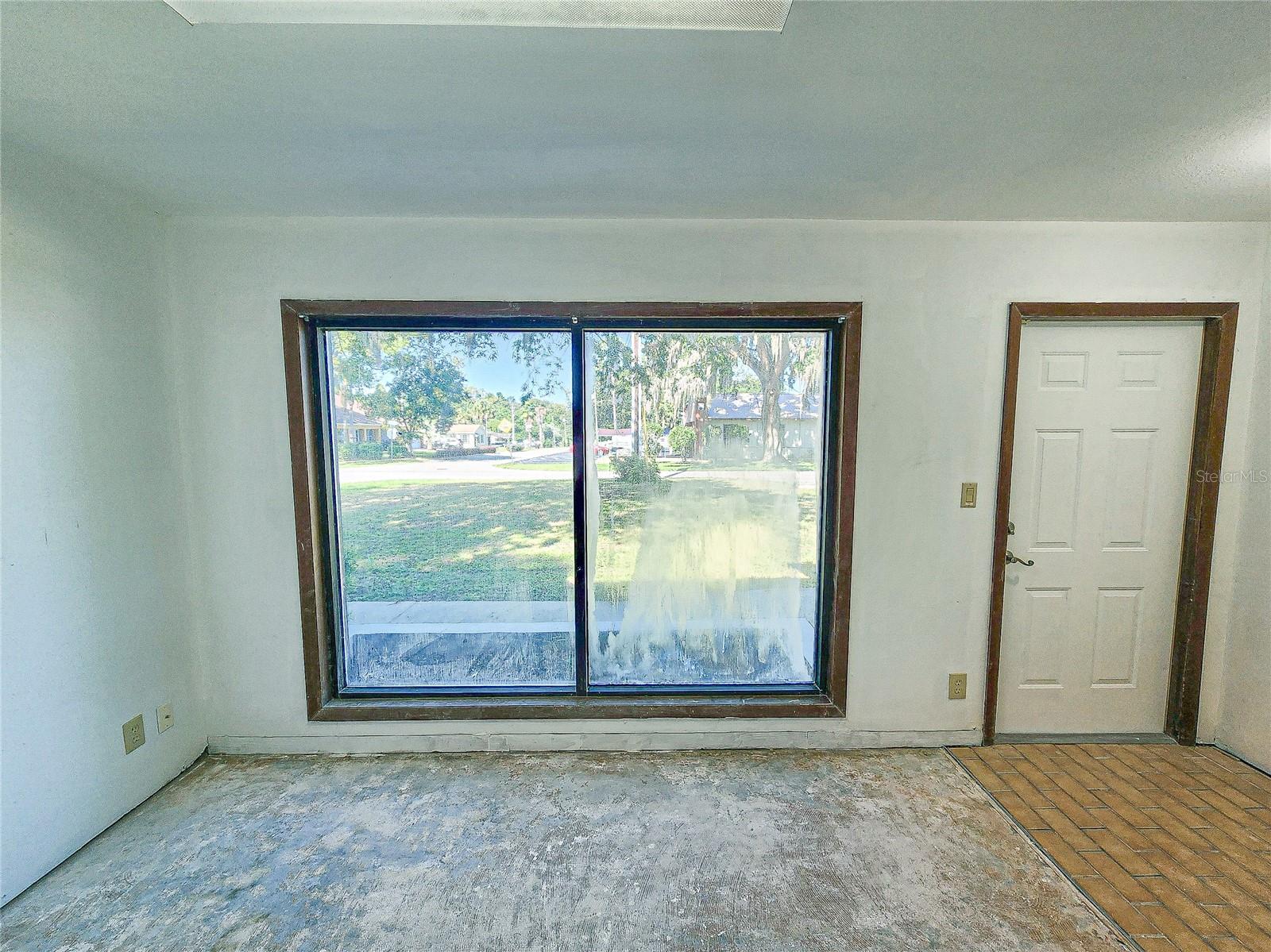 Image 15 of 51 For 11121 53rd Court