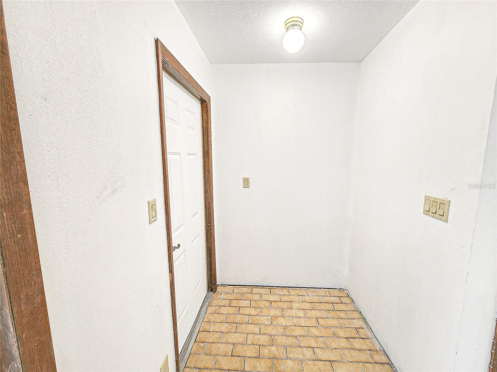 Image 16 of 51 For 11121 53rd Court