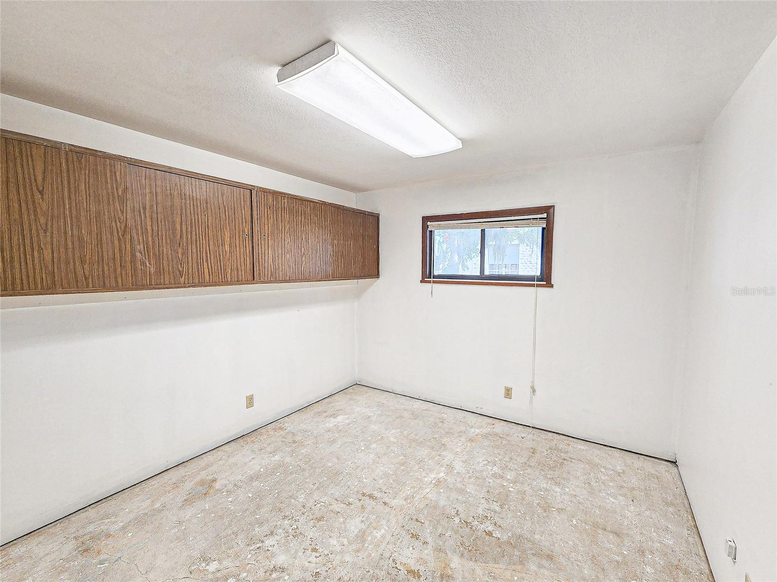 Image 19 of 51 For 11121 53rd Court