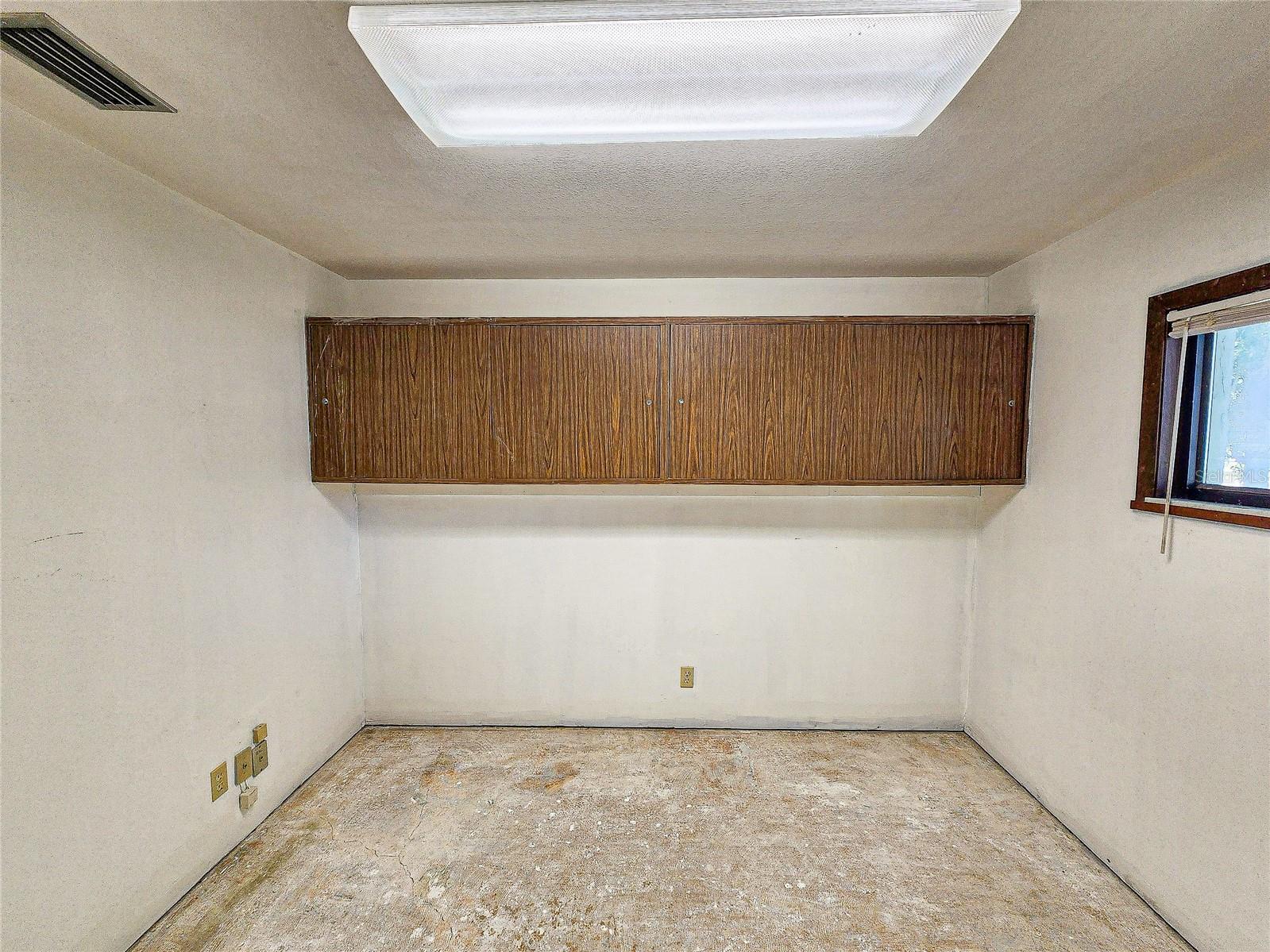 Image 20 of 51 For 11121 53rd Court