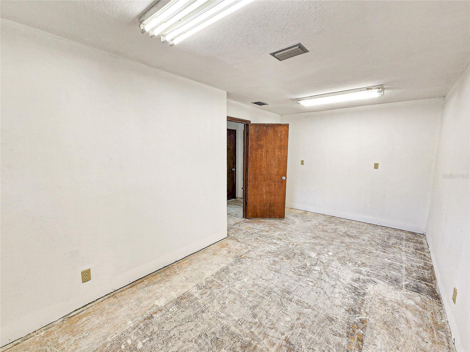 Image 42 of 51 For 11121 53rd Court