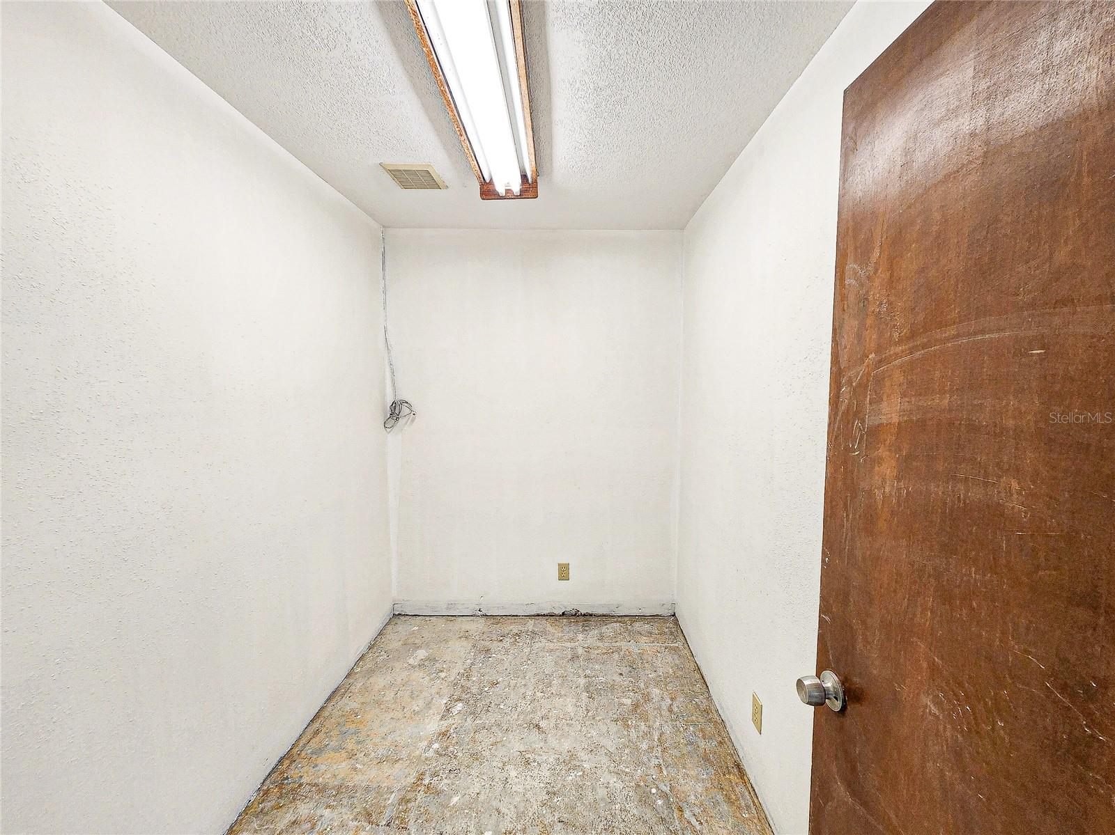 Image 43 of 51 For 11121 53rd Court