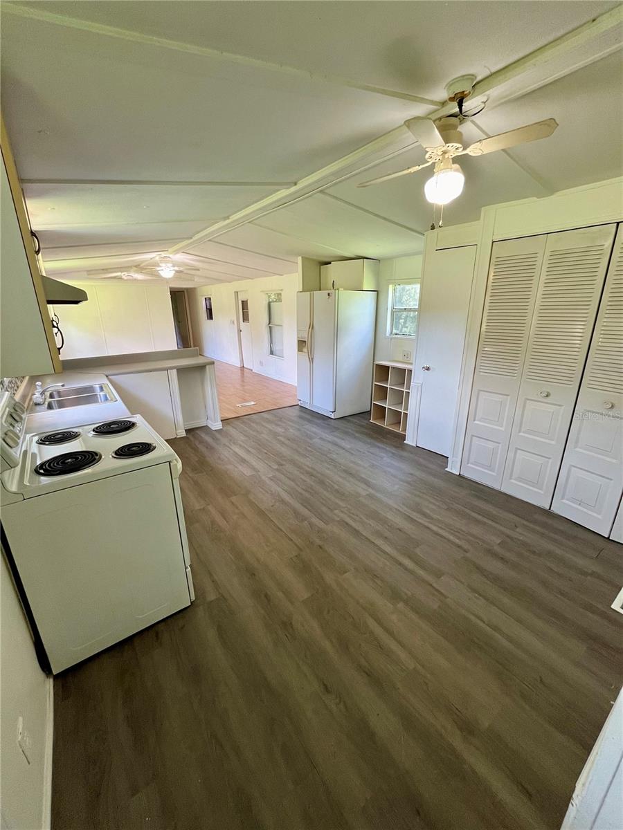 Image 31 of 47 For 8035 33rd Court