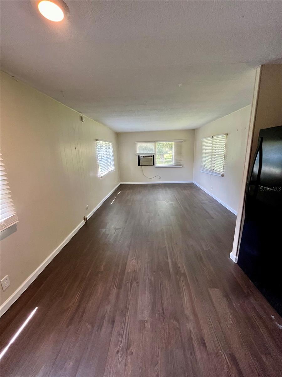 Image 32 of 47 For 8035 33rd Court