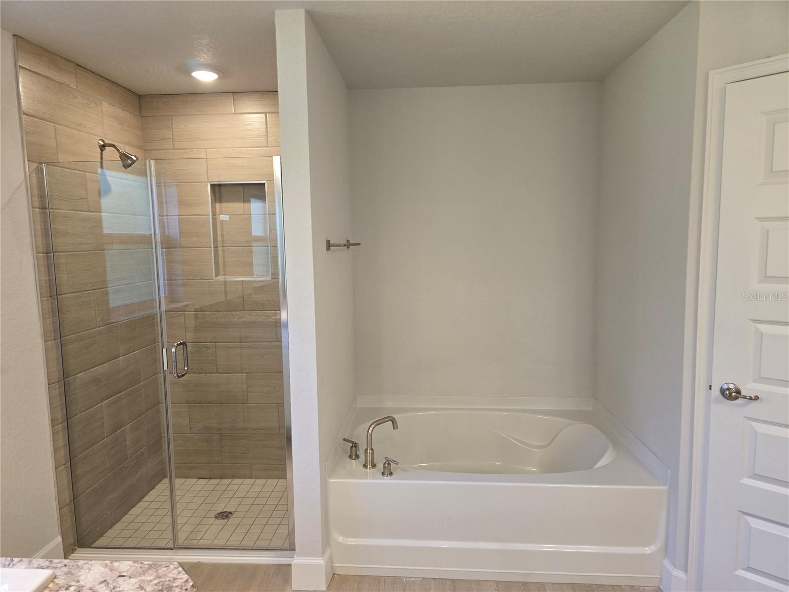 Listing photo id 10 for 18 Asters Court