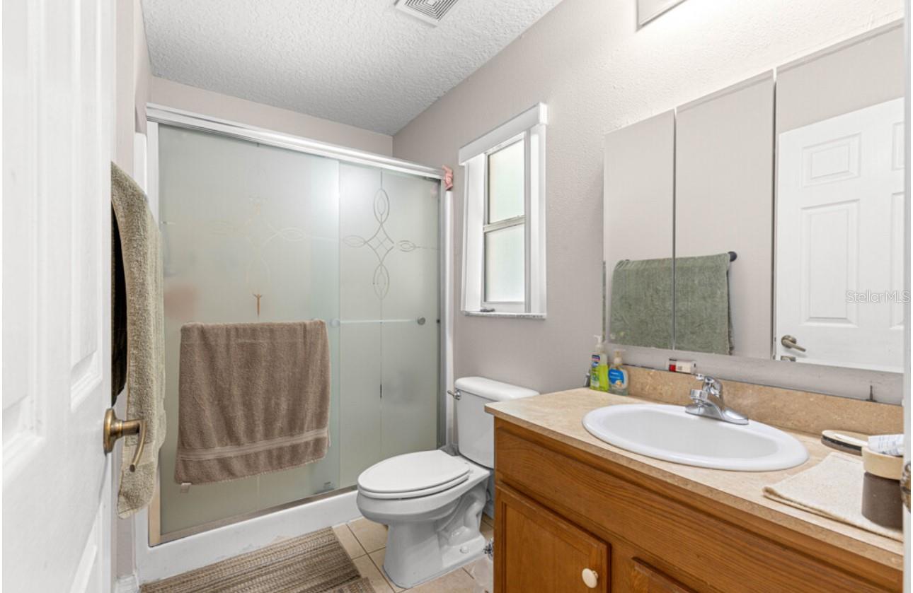 Listing photo id 11 for 1423 Hawk Lane