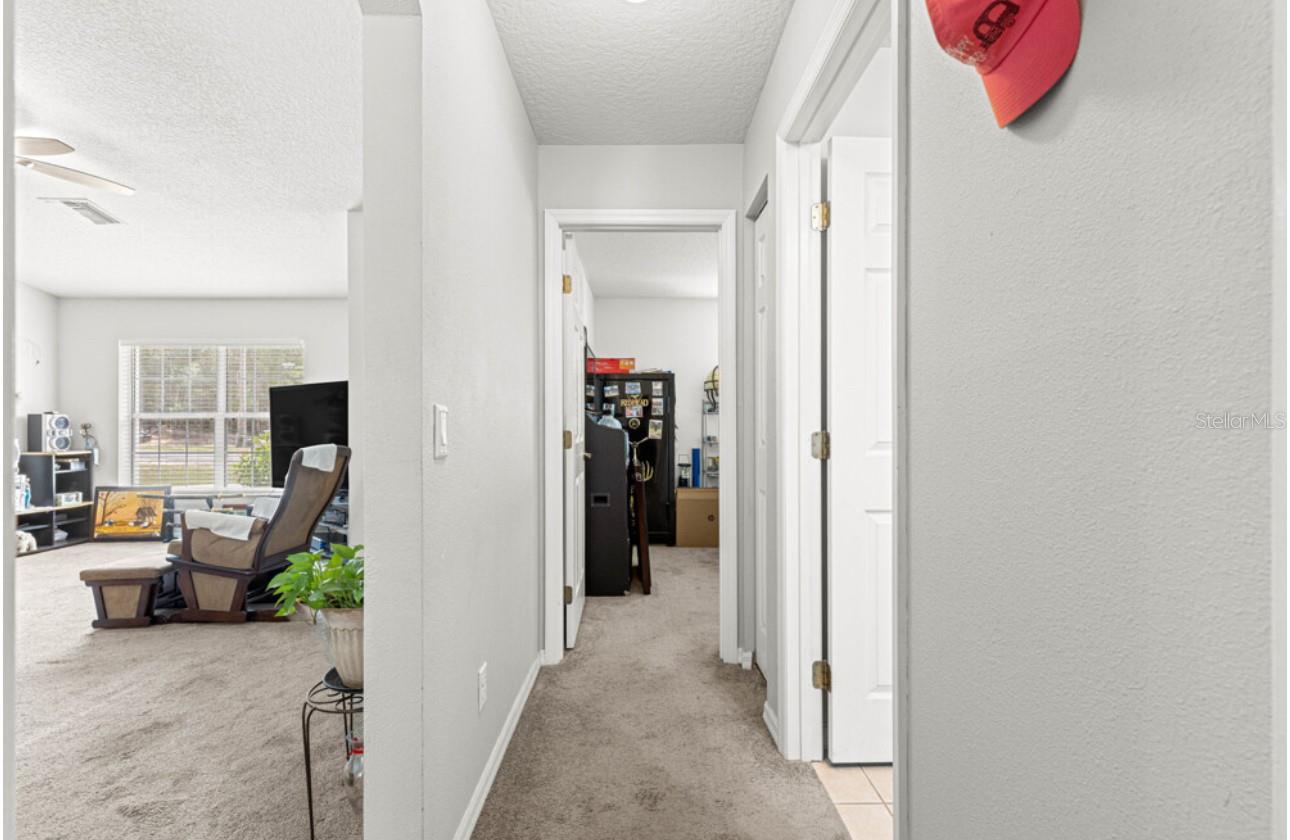 Listing photo id 12 for 1423 Hawk Lane