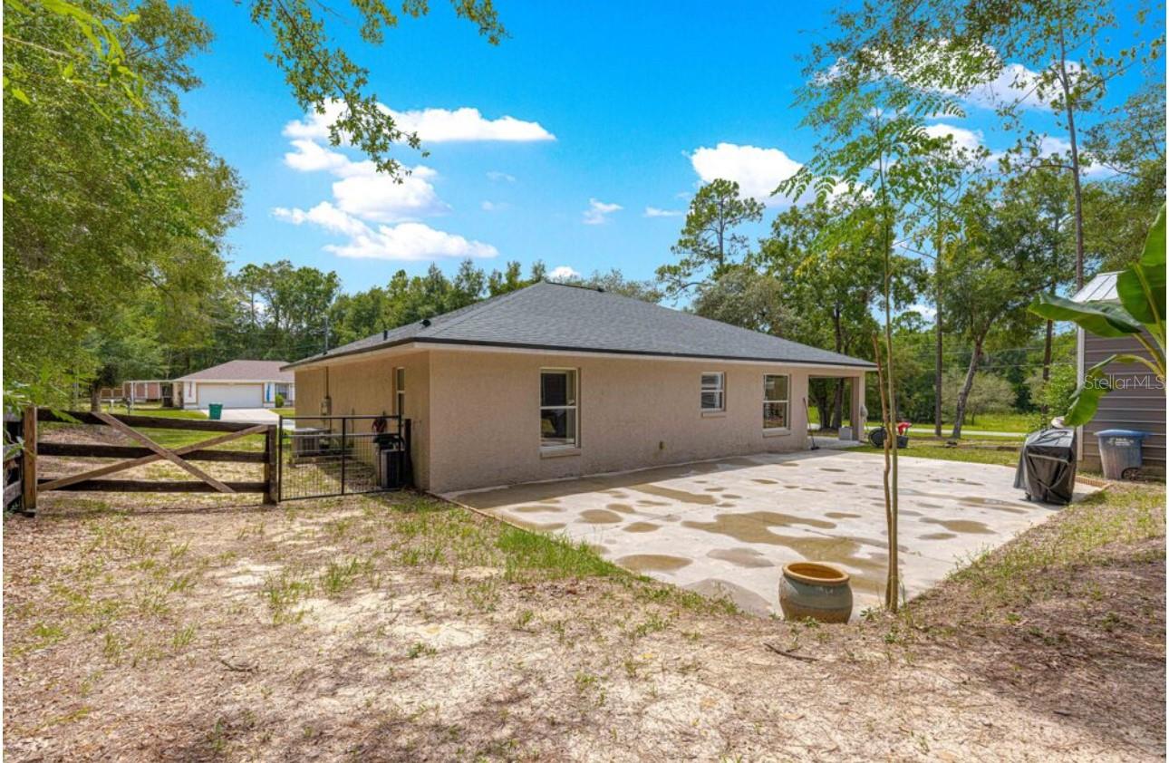 Listing photo id 16 for 1423 Hawk Lane