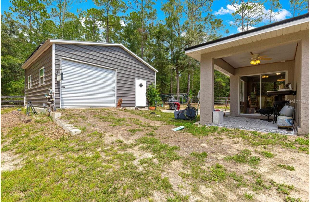 Listing photo id 19 for 1423 Hawk Lane