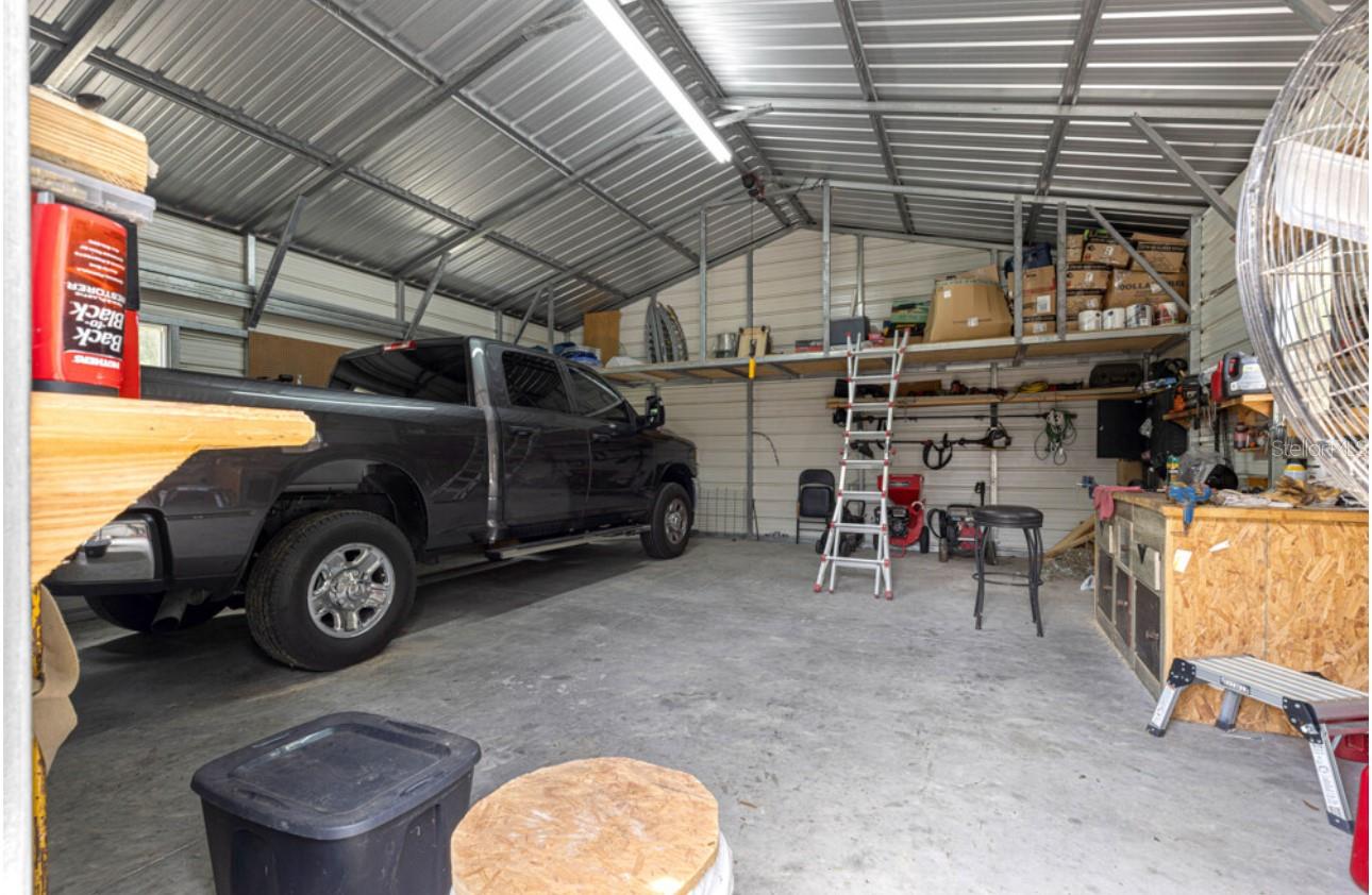 Listing photo id 20 for 1423 Hawk Lane