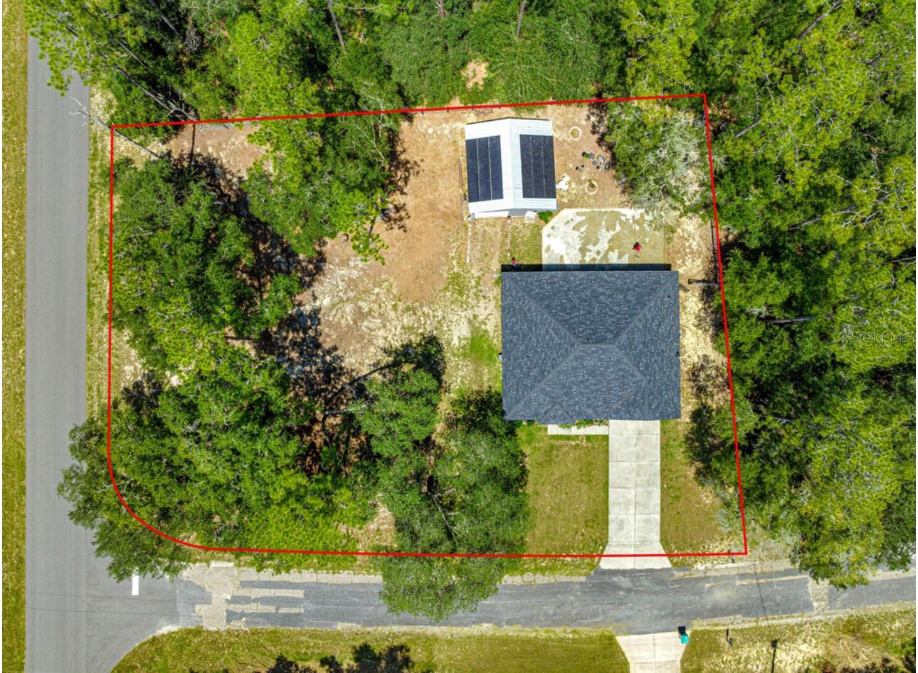 Listing photo id 24 for 1423 Hawk Lane