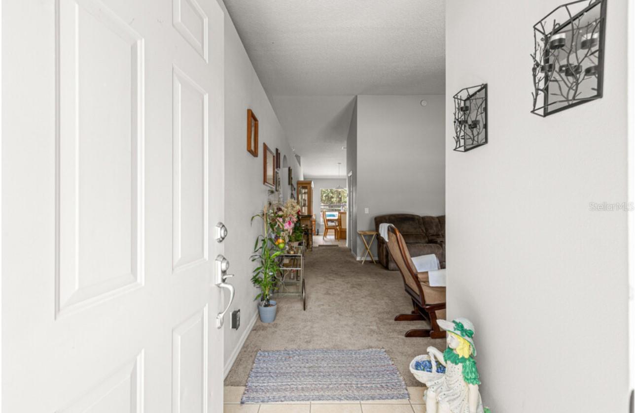 Listing photo id 3 for 1423 Hawk Lane