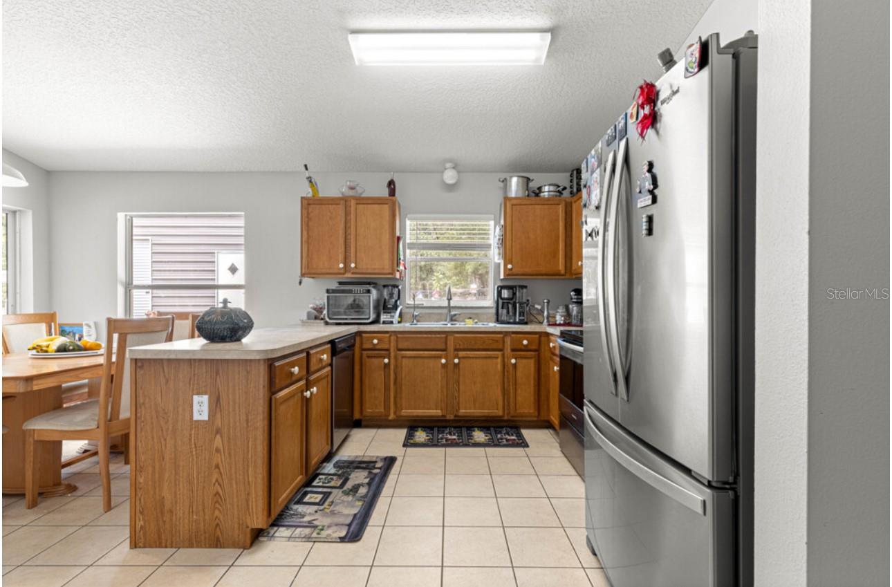 Listing photo id 7 for 1423 Hawk Lane