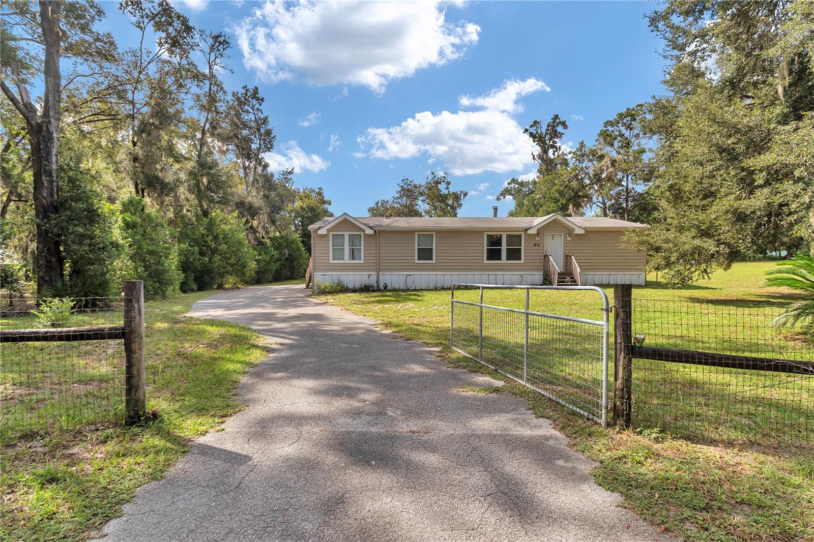 Image 3 of 41 For 7812 Laura Street