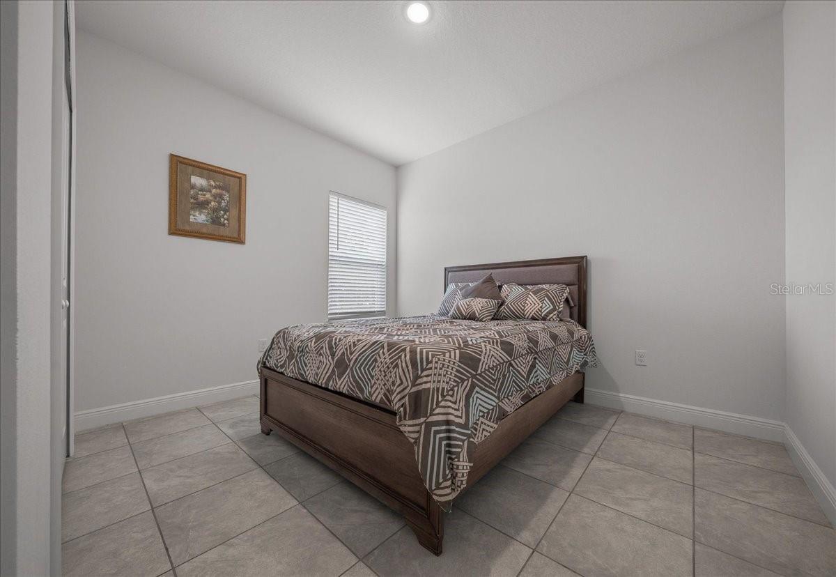 Image 27 of 42 For 732 Marion Oaks Lane