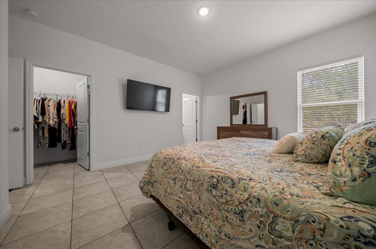 Image 35 of 42 For 732 Marion Oaks Lane