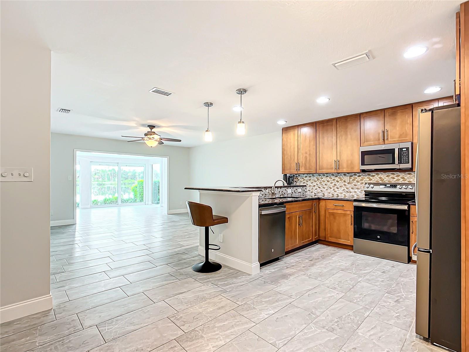 Image 12 of 49 For 11396 Bayshore Drive 44