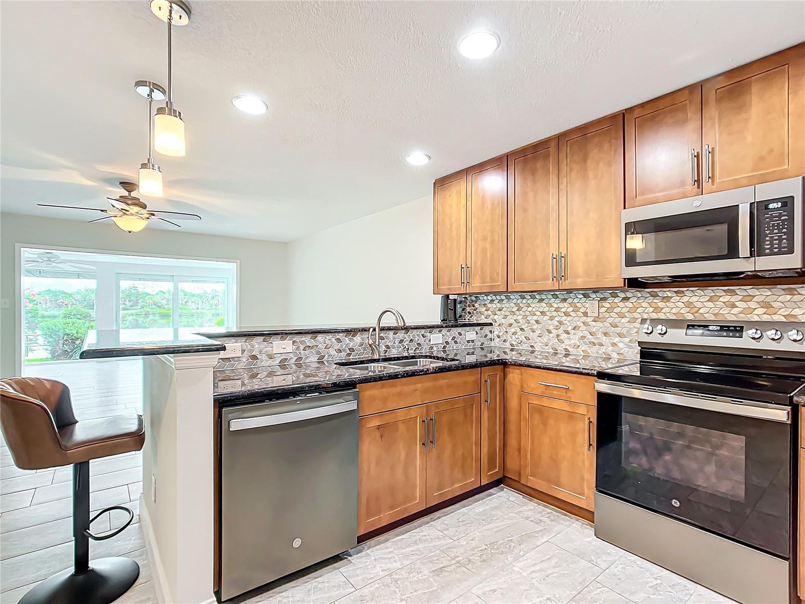 Image 14 of 49 For 11396 Bayshore Drive 44