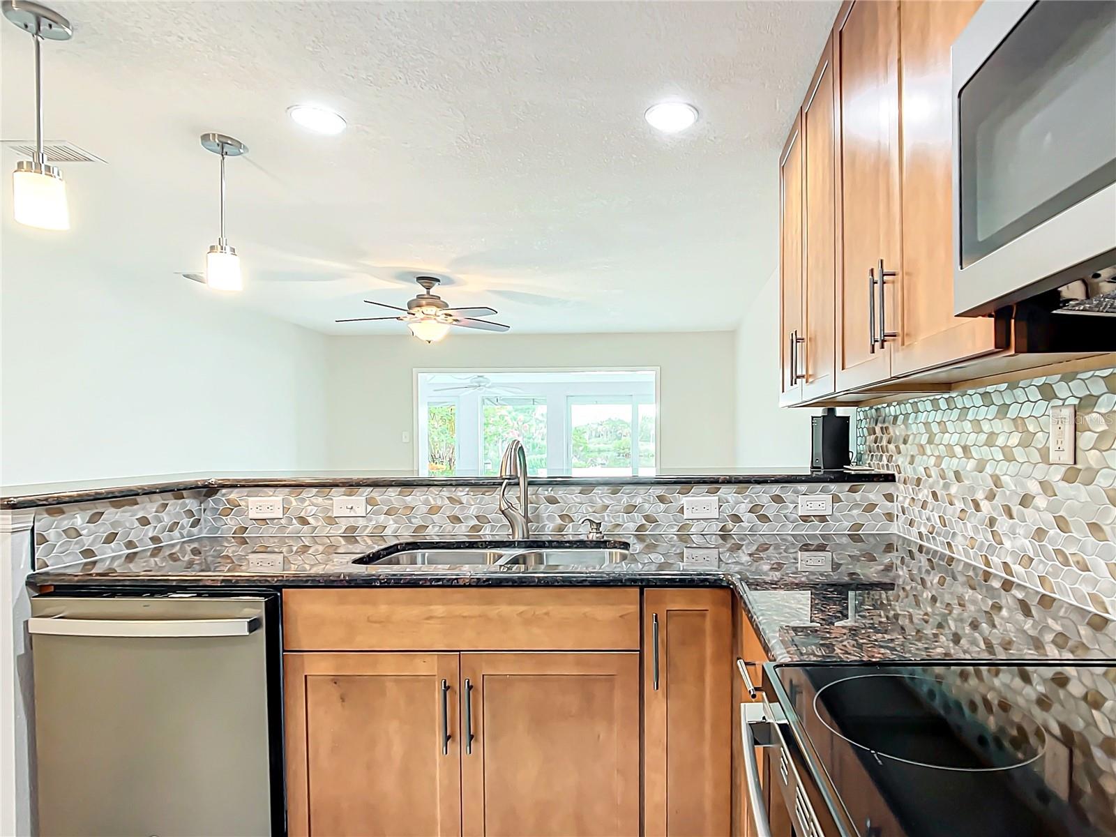 Image 15 of 49 For 11396 Bayshore Drive 44