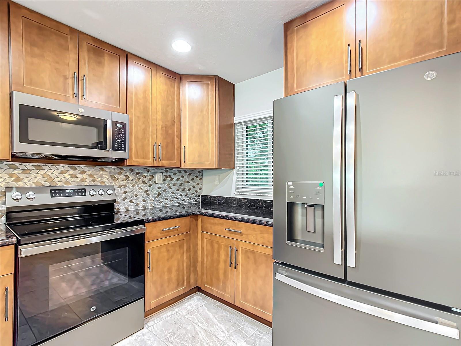 Image 16 of 49 For 11396 Bayshore Drive 44