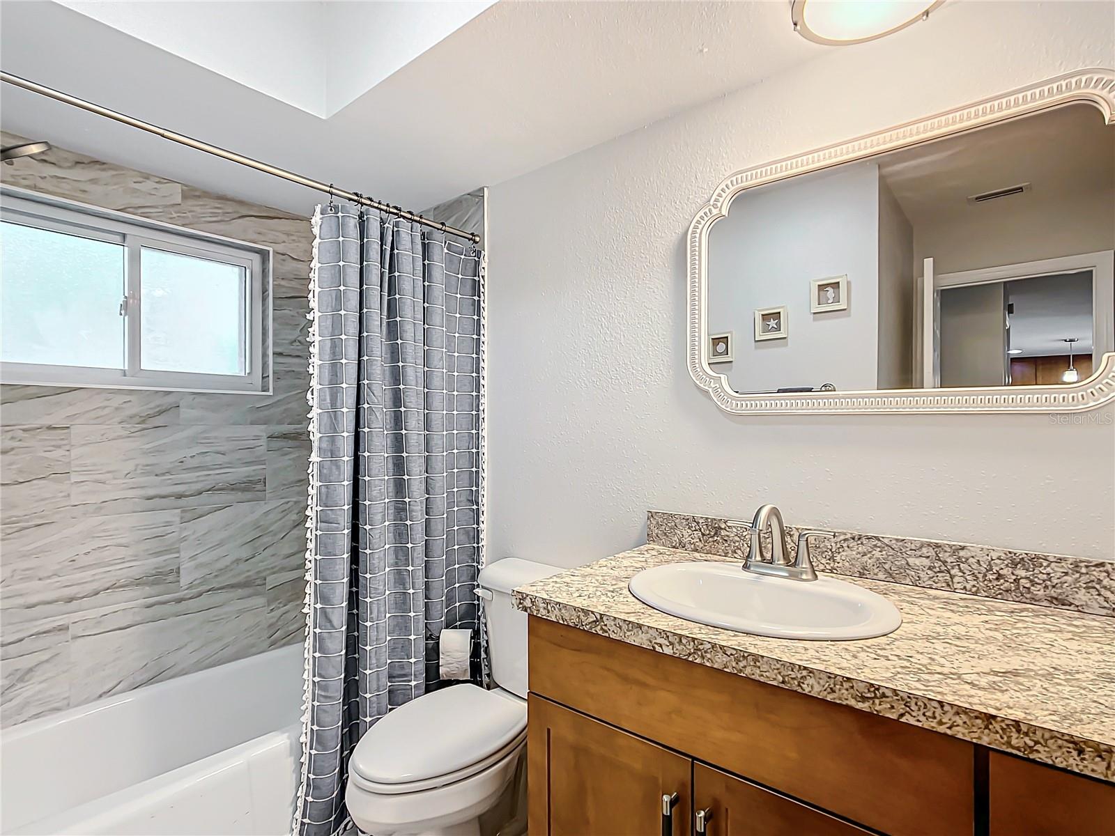 Image 23 of 49 For 11396 Bayshore Drive 44