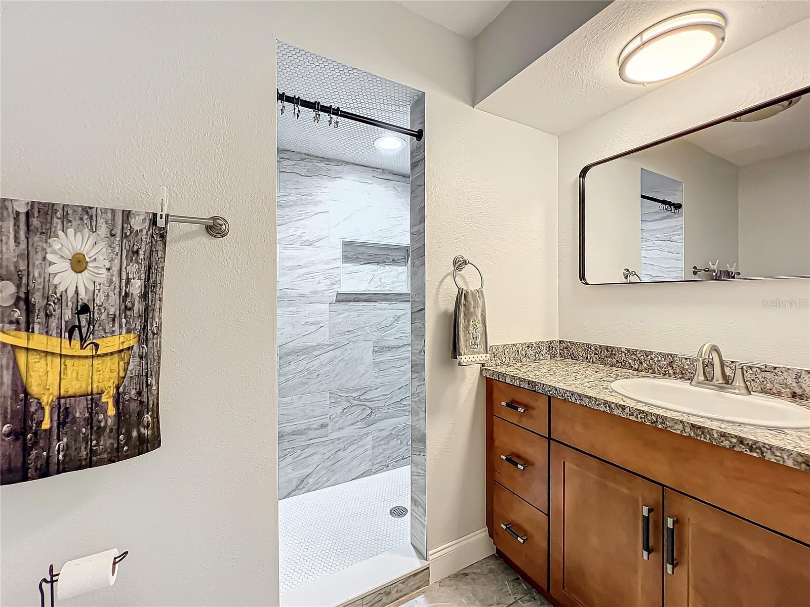 Image 33 of 49 For 11396 Bayshore Drive 44
