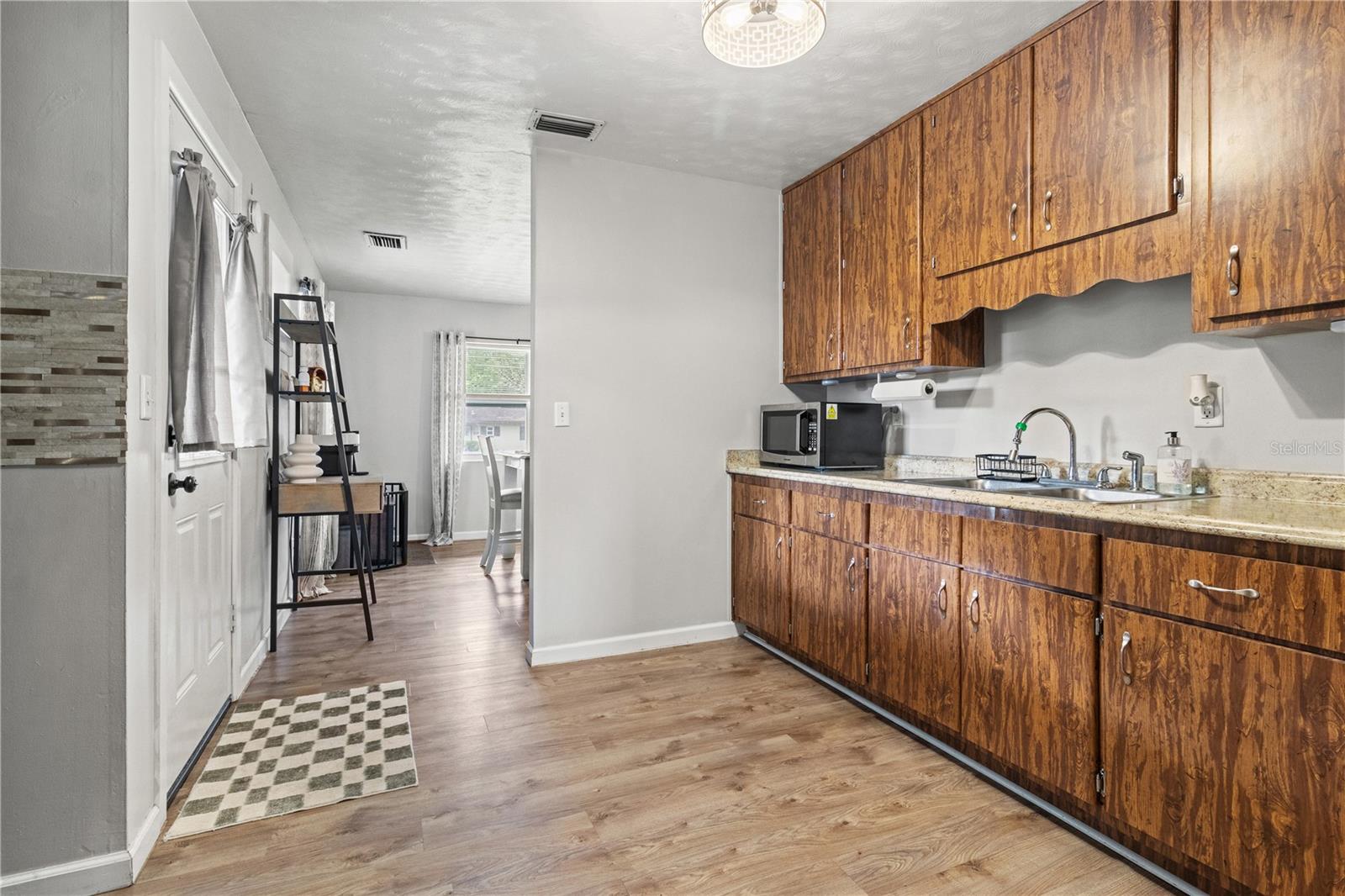 Image 19 of 44 For 2301 36th Street