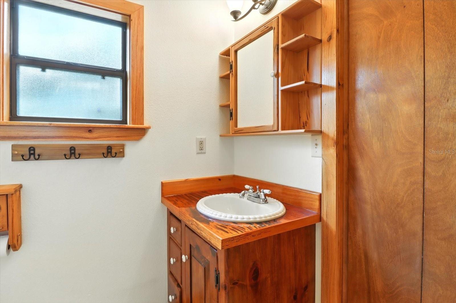 Image 28 of 47 For 10596 Ashwood Lane