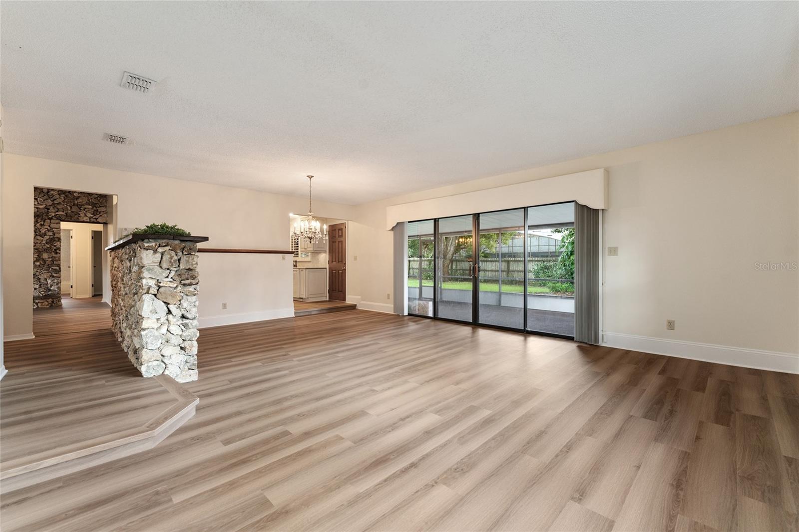 Image 10 of 74 For 290 Queensberry Court