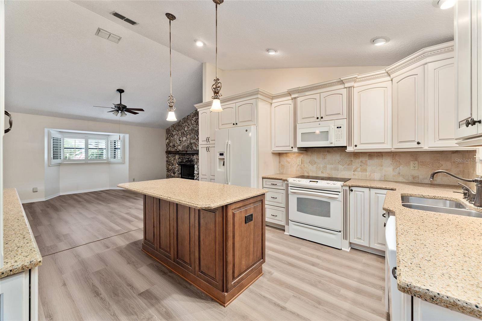 Image 15 of 74 For 290 Queensberry Court