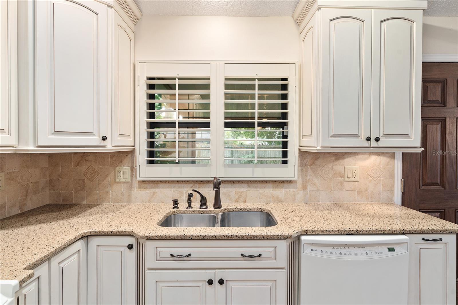 Image 19 of 74 For 290 Queensberry Court