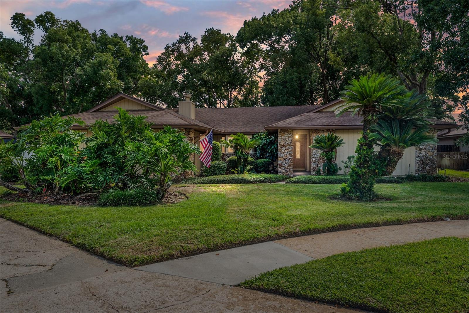 Image 2 of 74 For 290 Queensberry Court