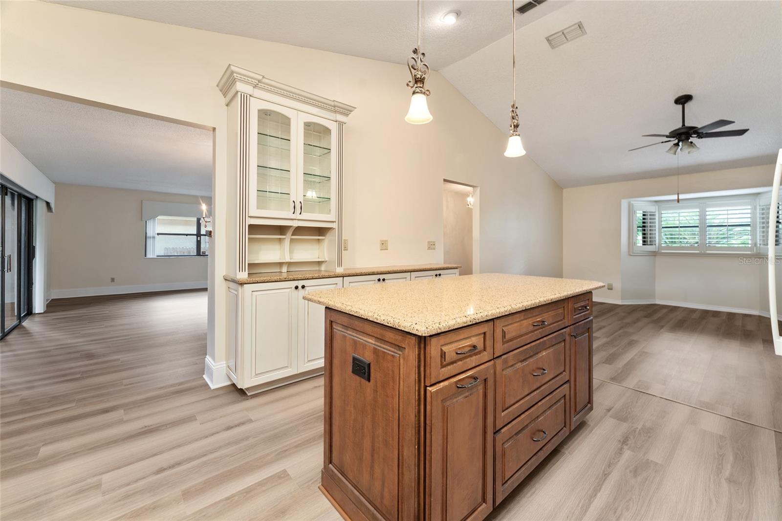 Image 20 of 74 For 290 Queensberry Court