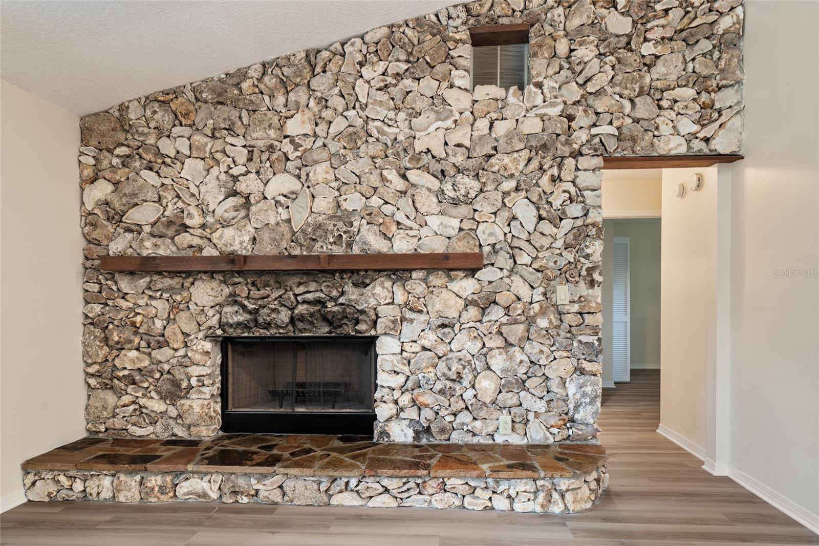 Image 22 of 74 For 290 Queensberry Court