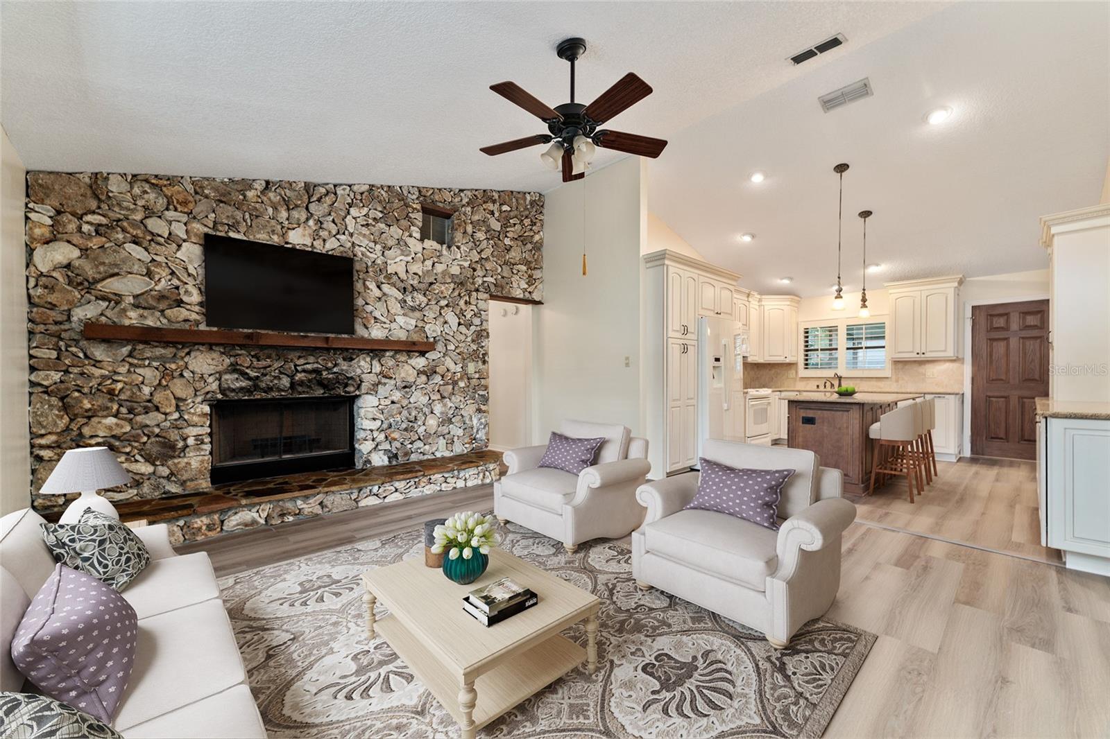 Image 23 of 74 For 290 Queensberry Court