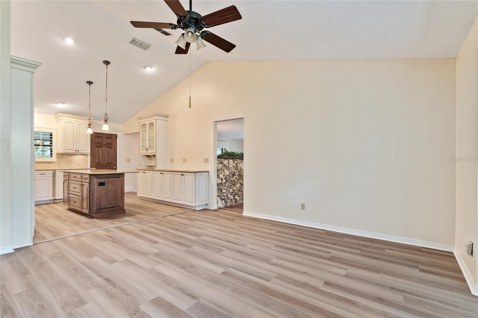 Image 25 of 74 For 290 Queensberry Court