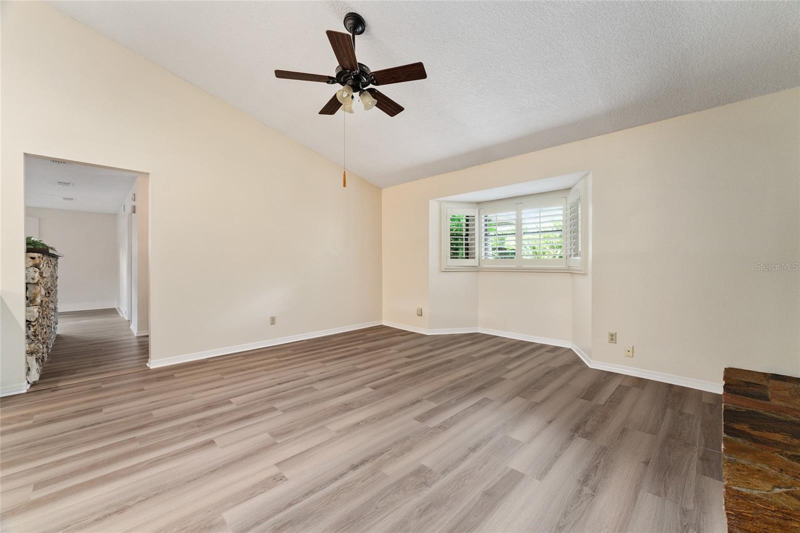 Image 26 of 74 For 290 Queensberry Court