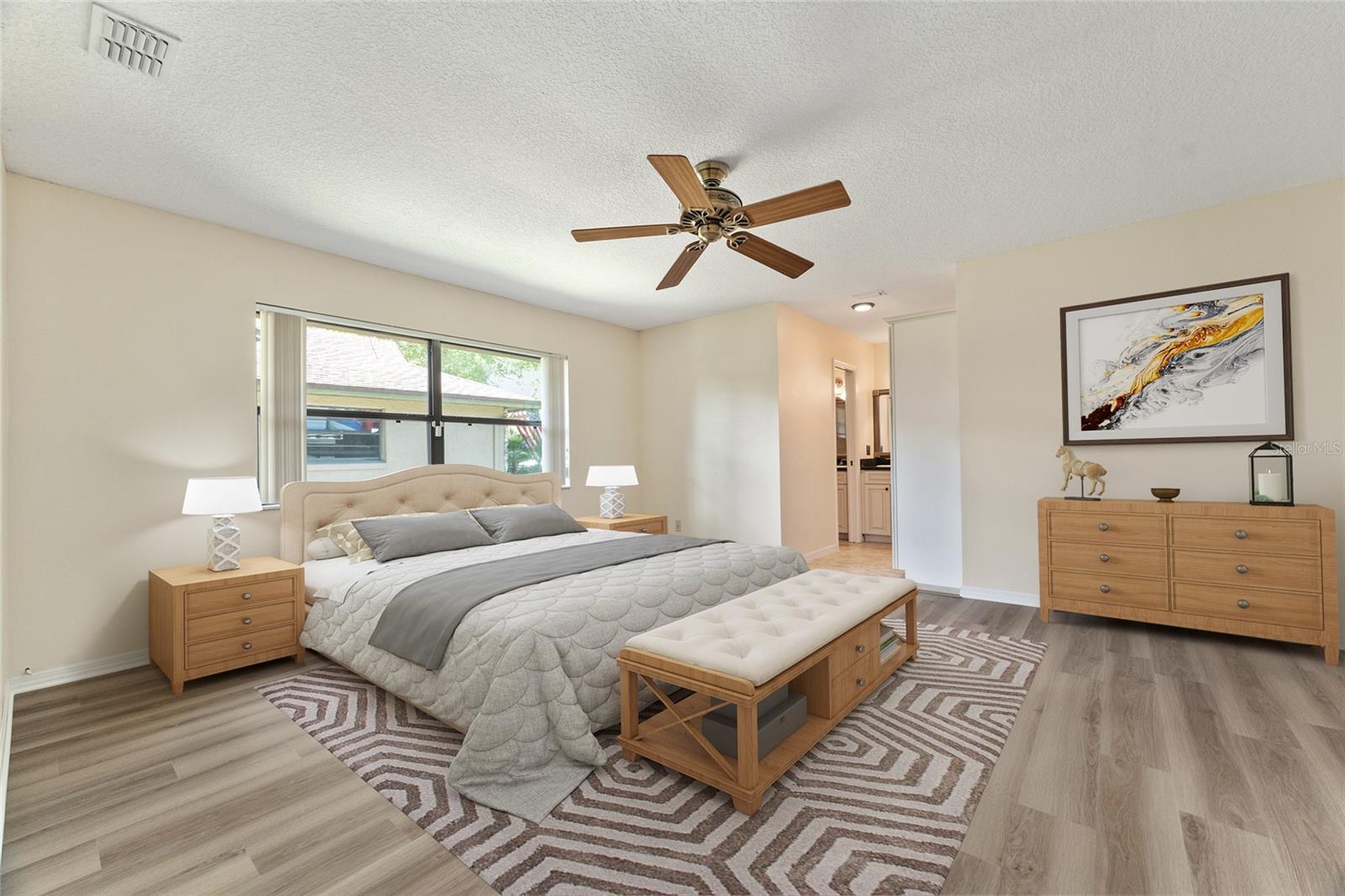 Image 28 of 74 For 290 Queensberry Court