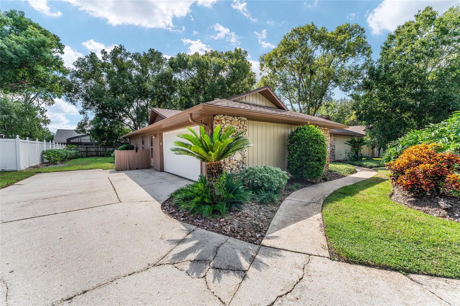 Image 3 of 74 For 290 Queensberry Court