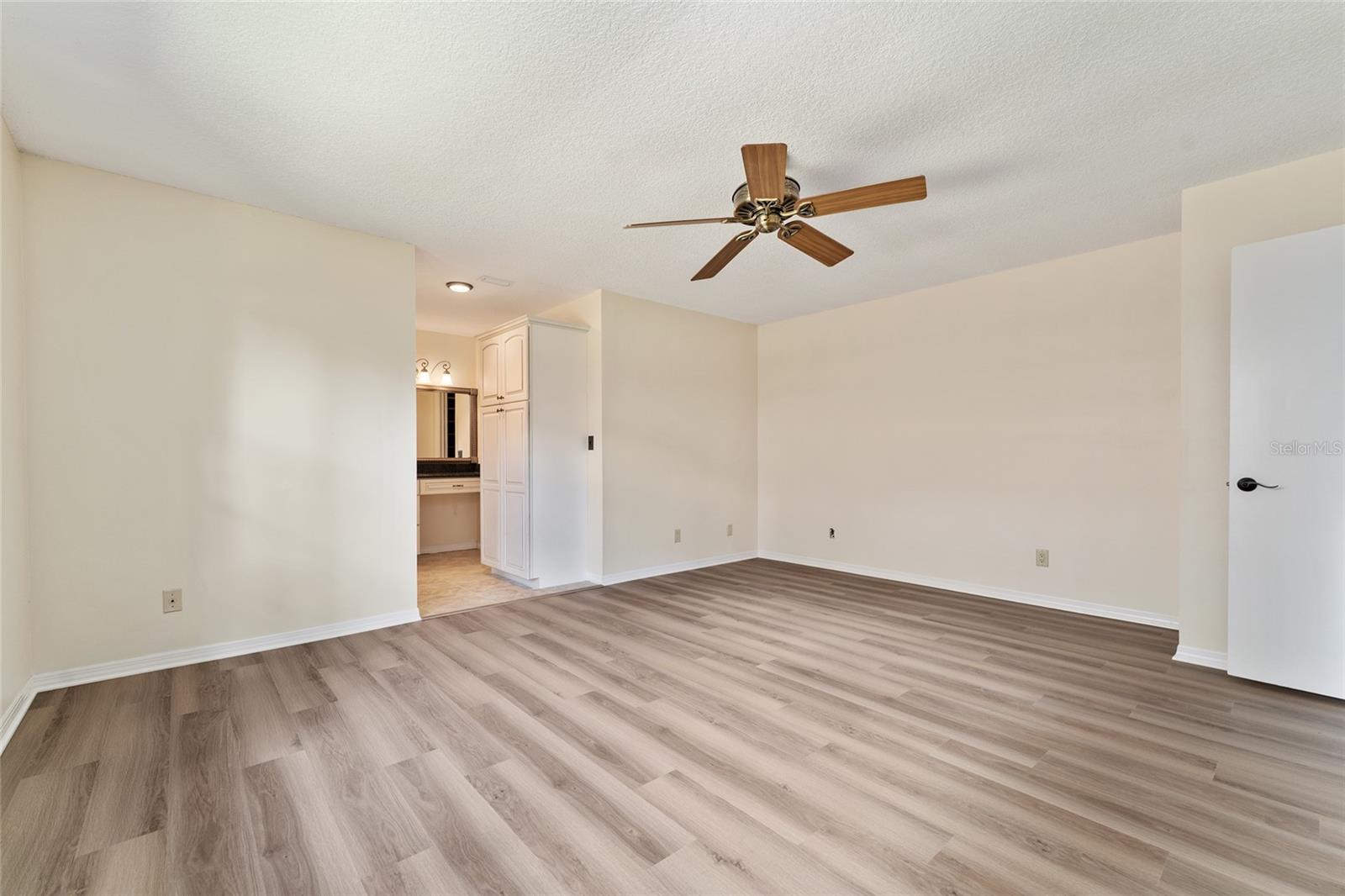 Image 30 of 74 For 290 Queensberry Court