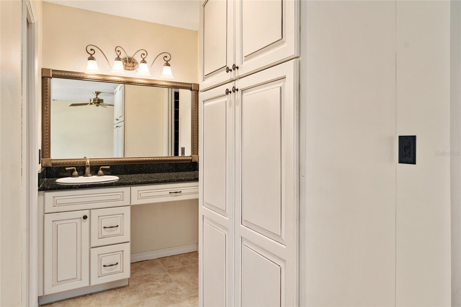 Image 33 of 74 For 290 Queensberry Court